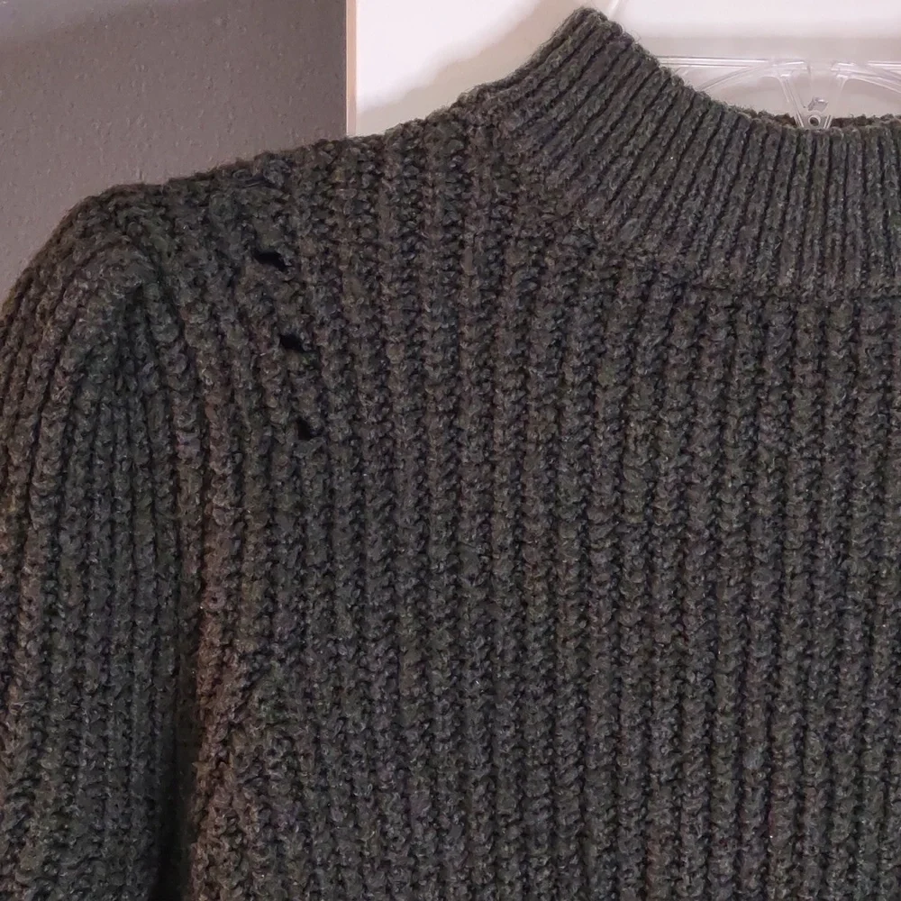 Misses XS hunter green cable knit sweater with Crew neck - Picture 2 of 6